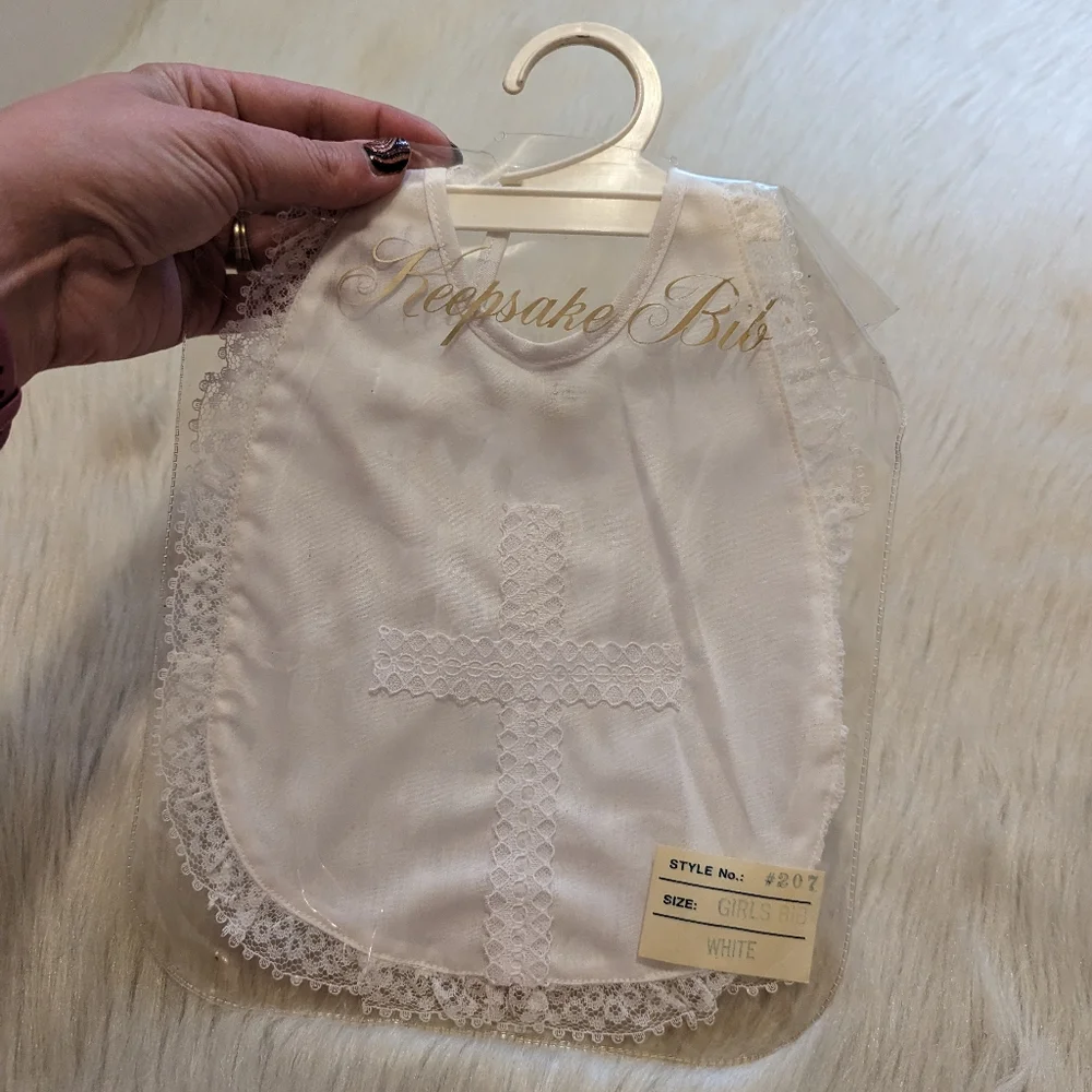 Vintage Keepsake white bob with lace trim and cross